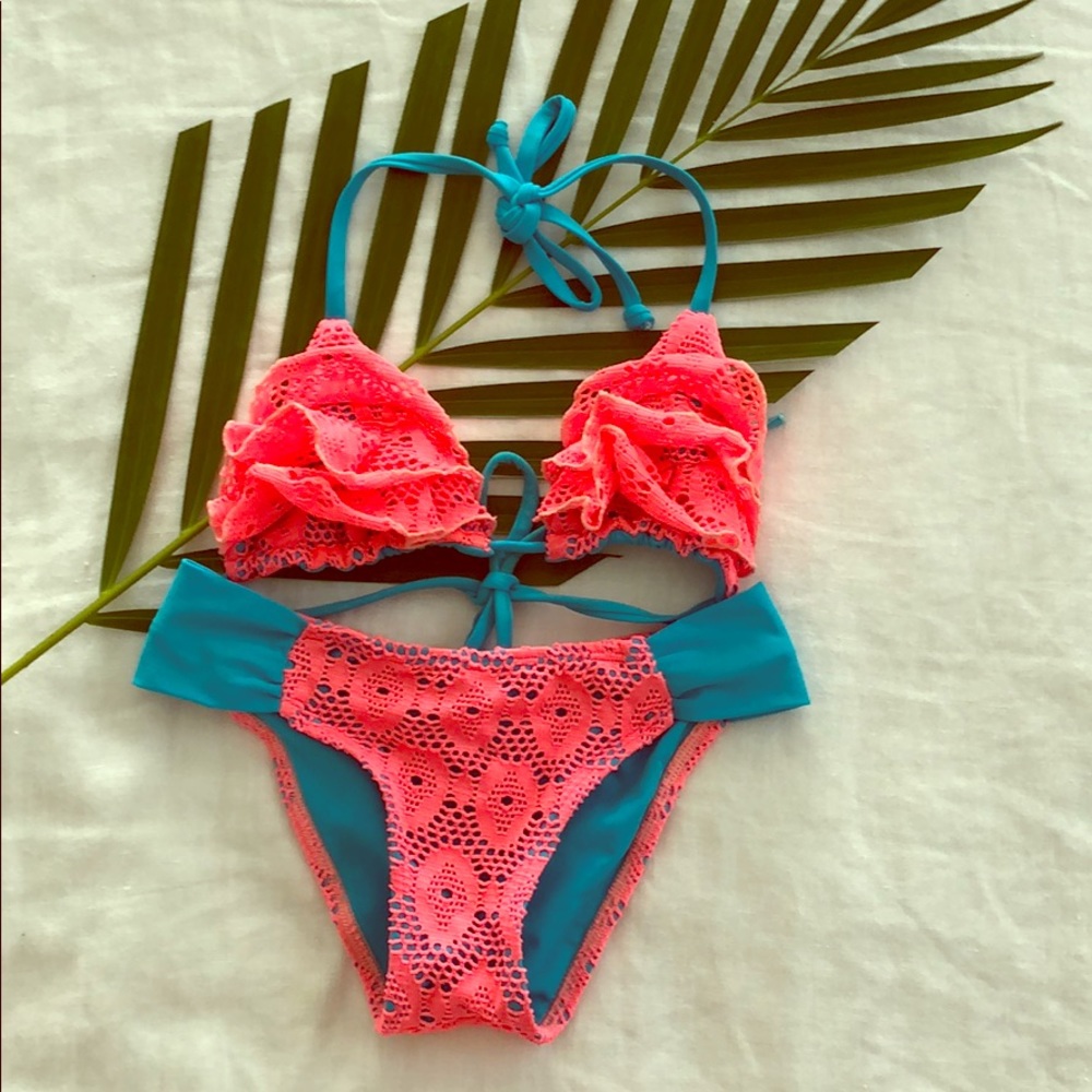 3/25✨💰Bright and fun little girls bikini set.